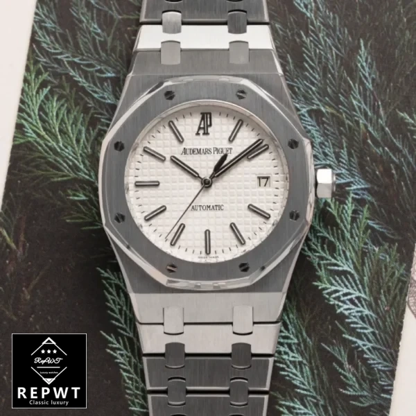 Audemars-Piguet-Royal-Oak-15300ST-White_0054_Layer-71-600x600-2