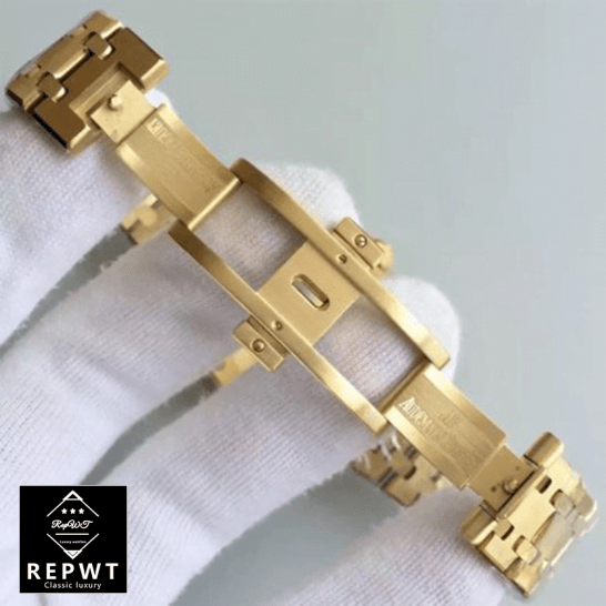 audemars_piguet_royal_oak_chronogaph_26320_black-dial_man_clasp