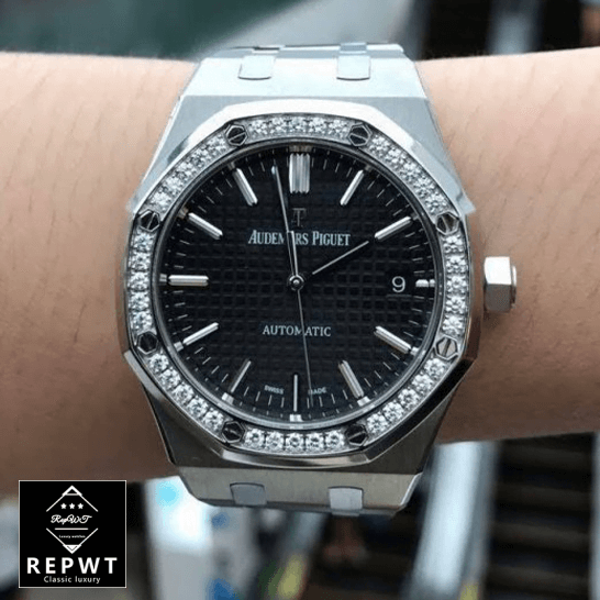 audemars_piguet_royal_oak_selfwinding_15451ST_ZZ_1256ST_01_A_hand-1-1