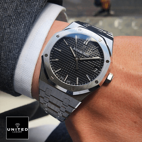 audemars_piguet_royal_oak_selfwinding_15500ST.OO_.1220ST.03_hand