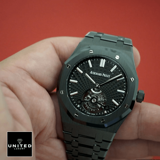 audemars_piguet_royal_oak_tourbillon_26522CE.OO_.1225CE_hand_man
