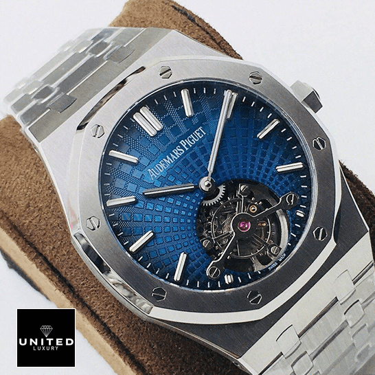 audemars_piguet_royal_oak_tourbillon_extra-thin_26522TI.OO_.1220TI_left_man