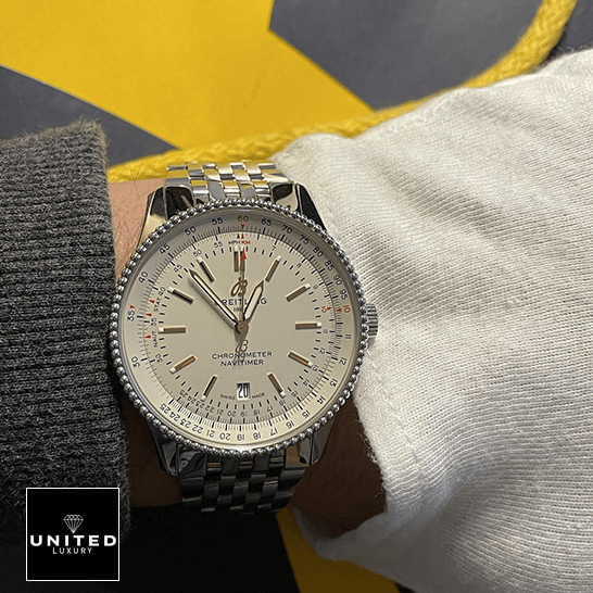 breitling-navitimer-A17326211G1A1-replica-wrist