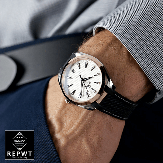 omega-seamaster-220.22.41.21.02.001-replica-wrist-1 omega-seamaster-220.22.41.21.02.001-replica-wrist-1