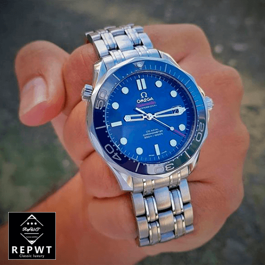 omega_seamaster_300m_co_axial_steel_212_30_41_20_03_001_blue_dial_replica_hand_two-1