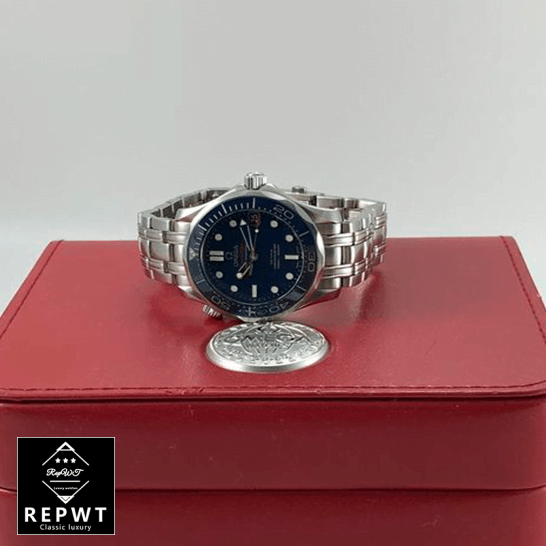 omega_seamaster_300m_steel_212_30_36_20_03_001_blue_dial_in_box-1
