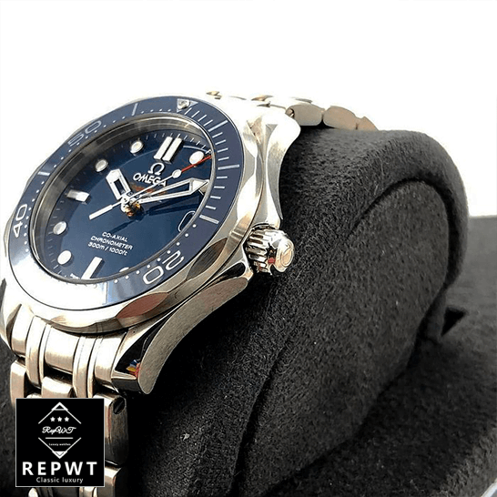 omega_seamaster_300m_steel_212_30_36_20_03_001_blue_dial_right_side-1