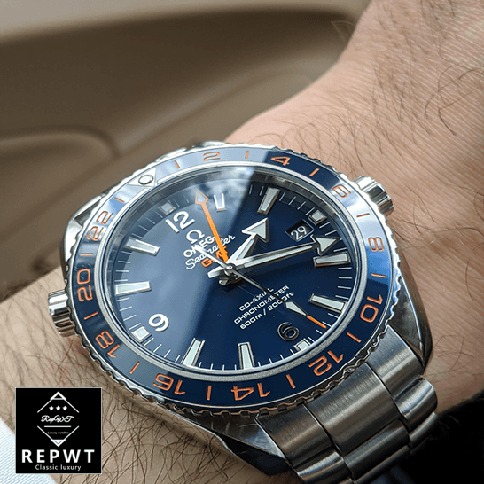 omega_seamaster_planet_ocean_steel_232_30_44_22_03_001_blue_dial_hand-1