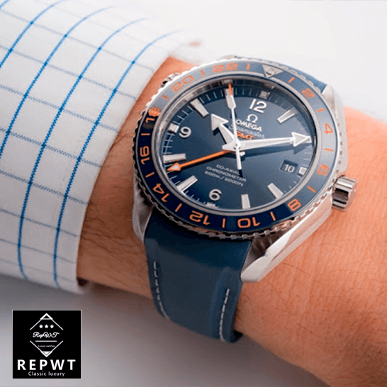 omega_seamaster_planet_ocean_steel_232_32_44_22_03_001_blue_dial_hand-1
