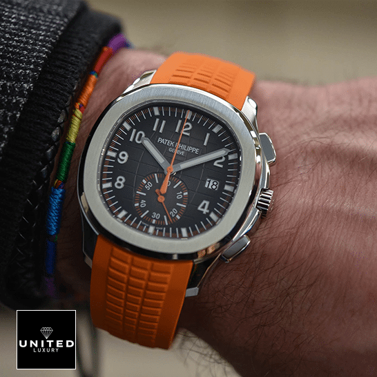 patek_philippe_aquanaut_orange_5968A-001_unitedluxury_hand