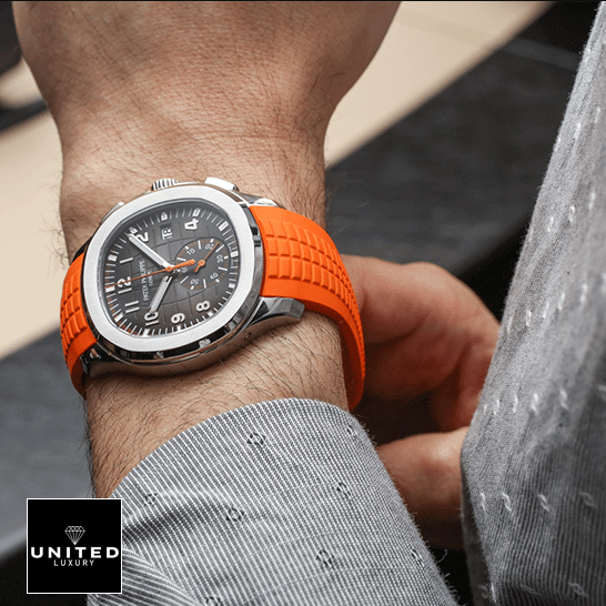 patek_philippe_aquanaut_orange_5968A-001_unitedluxury_man