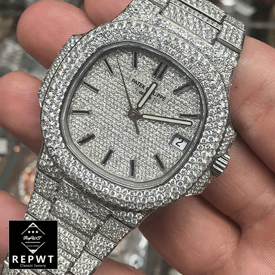 patek_philippe_nautilus_jumbo_white_dial_5719_10G_010_iced_out_replica_hand-1 patek_philippe_nautilus_jumbo_white_dial_5719_10G_010_iced_out_replica_hand-1