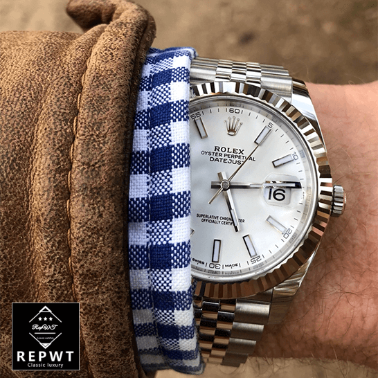 ralex_perpetual_datejust_white_dial_126334WSJ_jubilee_hand-1 ralex_perpetual_datejust_white_dial_126334WSJ_jubilee_hand-1