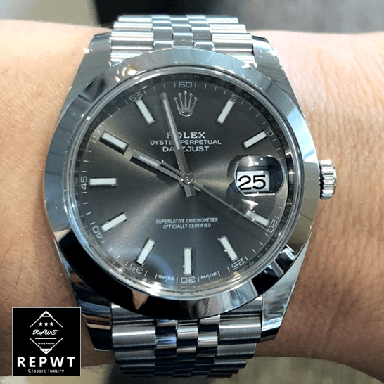 rolex-datejust-126300-0008-hand-1