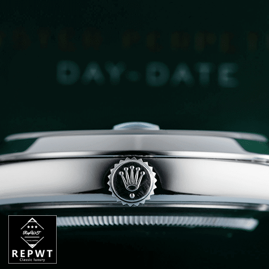 rolex-day-dat_e228206_stainless_steel_blue_diagonal_dial_oyster-_dial-2