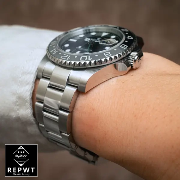 rolex-gmt-master-ii-black-dial-126710-1-1