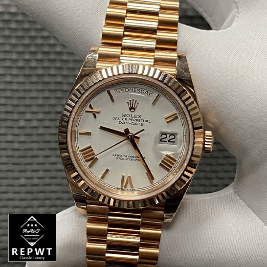 rolex_day_date_228235_KW_rose_gold_white_dial_replica_hand_two-2