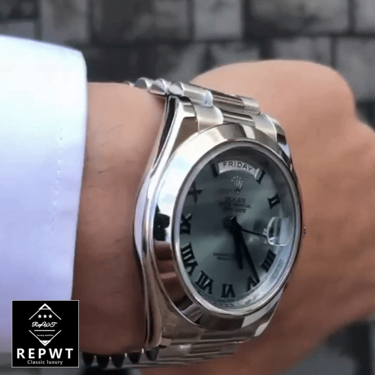 rolex_day_date_II_stainless_steel_ice_blue_roman_dial_218206_hand_two-1 rolex_day_date_II_stainless_steel_ice_blue_roman_dial_218206_hand_two-1