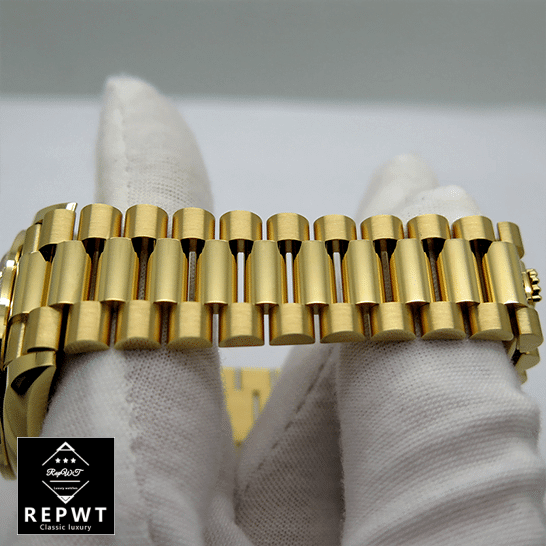 rolex_day_date_yellow_gold_with_pave_diamond_dial_sapphire_128348RBR_0030_replica_bracelet_unitedluxurynet-1