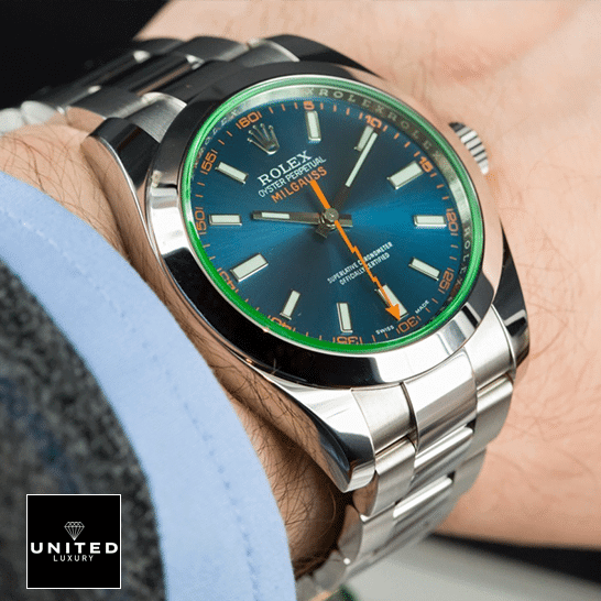 rolex_milgauss_blue_dial_green_crystal_116400GV_oyster_left