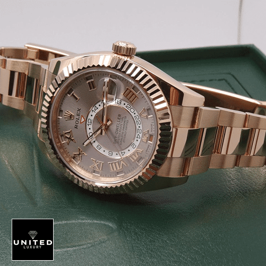 rolex_sky-dweller_everose_gold_sundust_dial_326935_oyster_unitedlxury