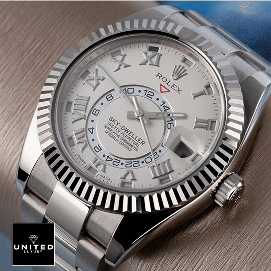 rolex_sky-dweller_white_dial_326939_oyster-unitedluxury_man_box