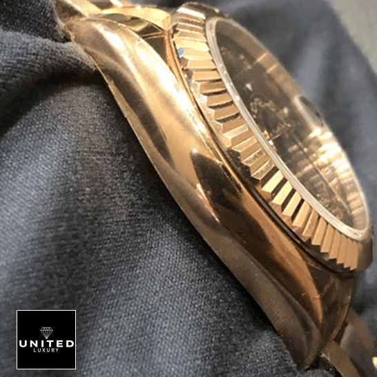 rolex_sky_dweller_chocolate_dial_rose_gold_326935_oyster_replica_case_unitedluxurynet-1