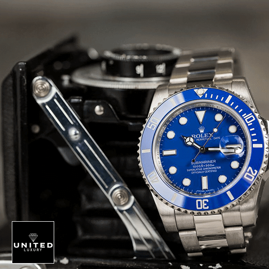 rolex_submariner_blue_dial_116619_oyster_left rolex_submariner_blue_dial_116619_oyster_left