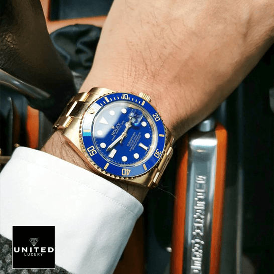 rolex_submariner_blue_dial_gold116618LB_oyster_replica_hand