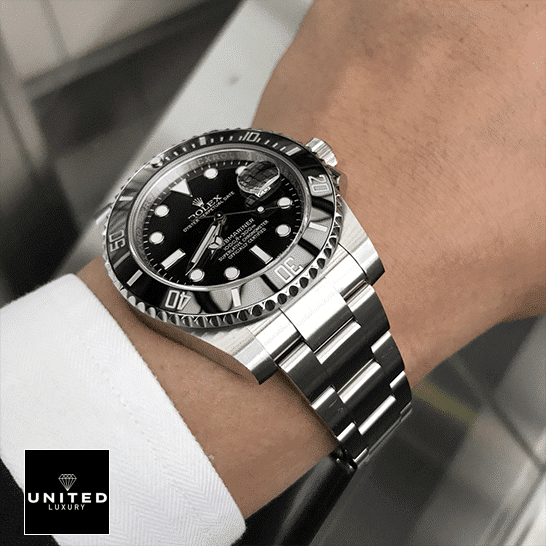 rolex_submariner_ceramic_bezel_black_dial_116610ln_hand-1 rolex_submariner_ceramic_bezel_black_dial_116610ln_hand-1